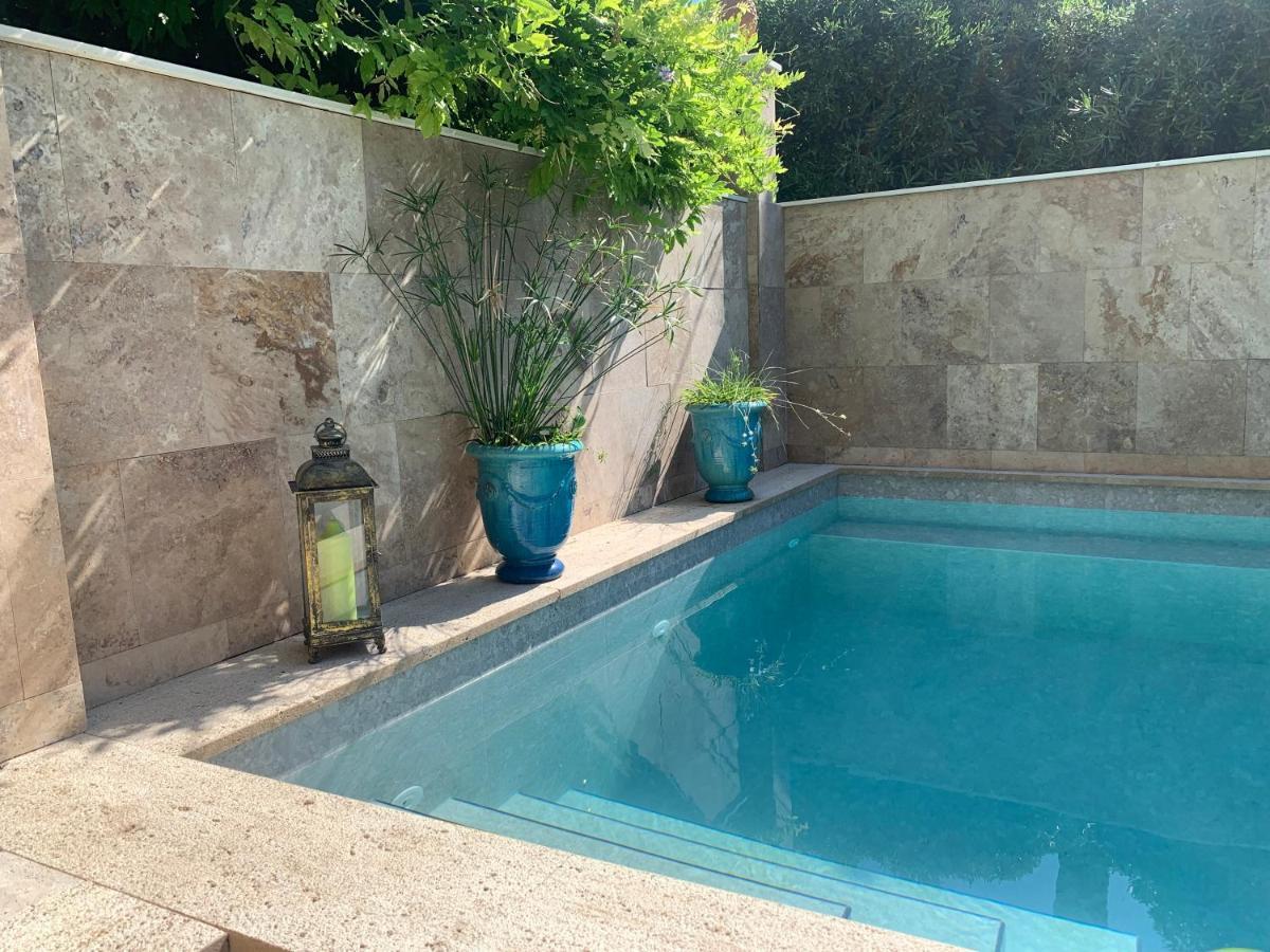 Luxury Pool By Maryn Apartment Makarska