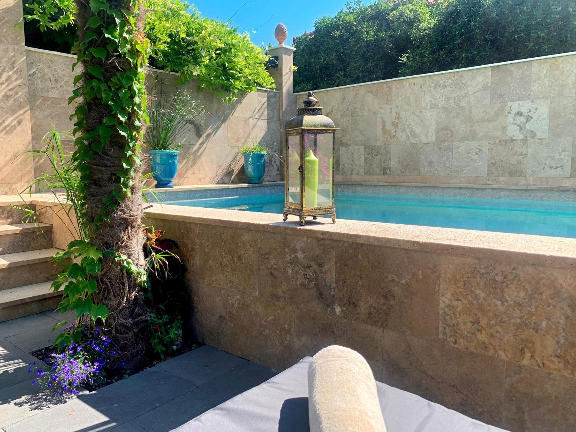 Luxury Pool By Maryn Apartment
